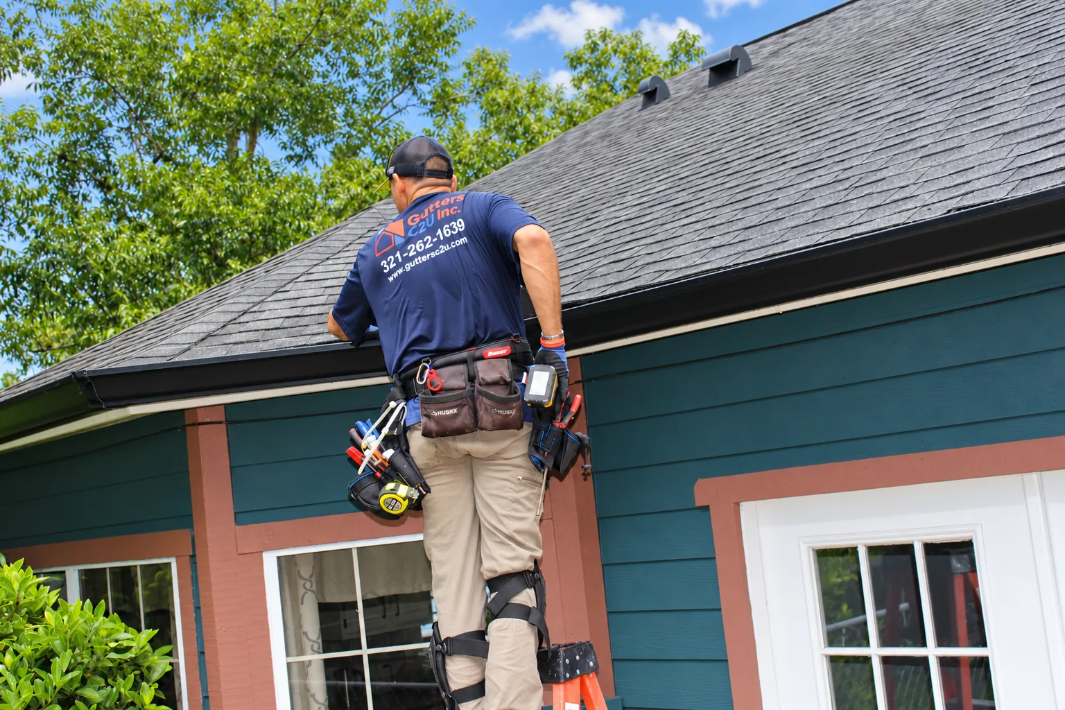 Gutters C2U installer working on a gutter installation in Oviedo, FL